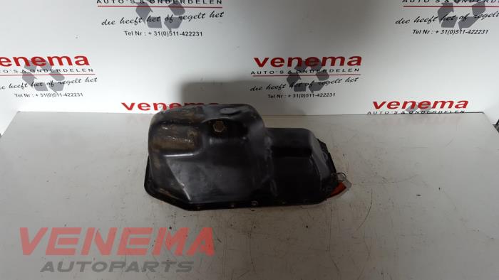 Sump from a Volkswagen Polo III (6N2) 1.4 2001