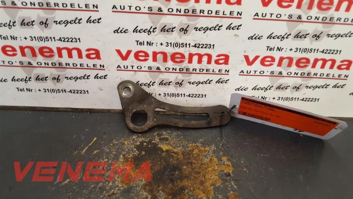 Usagé Support dynamo haut Suzuki Swift (SF310/413) 1.3 Prix € 14,99 Règlement à la marge proposé par Venema Autoparts