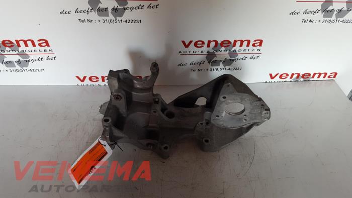 Usagé Support dynamo haut Volkswagen Transporter T5 2.0 TDI DRF Prix € 50,00 Règlement à la marge proposé par Venema Autoparts