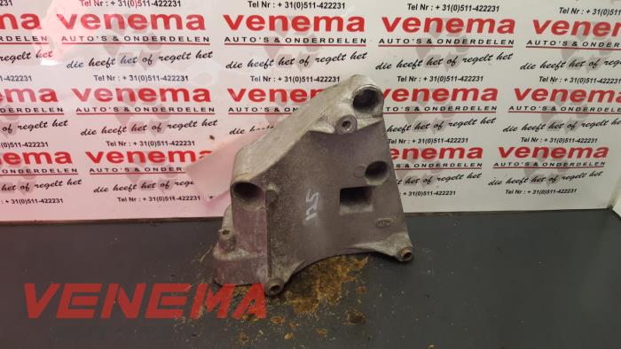 Usagé Support dynamo bas BMW X5 (E53) 3.0 24V Prix € 40,00 Règlement à la marge proposé par Venema Autoparts