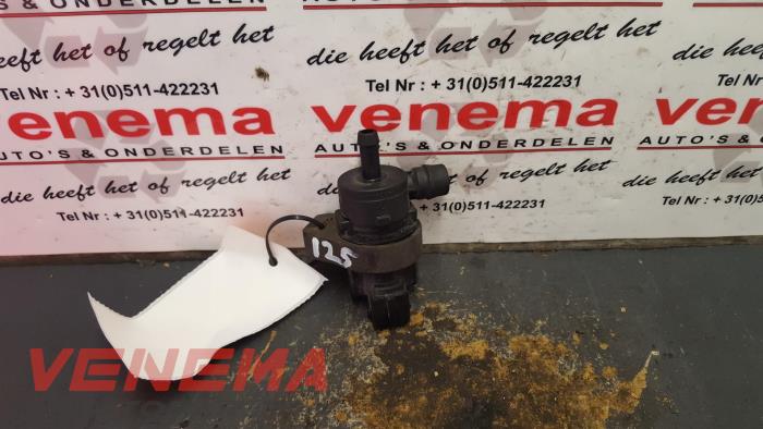 Używane Pompa spryskiwacza reflektorów BMW X5 (E53) 3.0 24V Cena € 19,99 Procedura marży oferowane przez Venema Autoparts