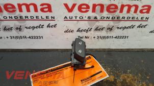 Usagé Commutateur verrouillage central des portes Opel Insignia Sports Tourer 2.0 CDTI 16V Prix € 9,95 Règlement à la marge proposé par Venema Autoparts