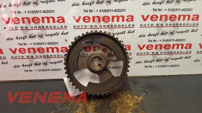 Camshaft sprocket from a Ford Focus C-Max 1.6 TDCi 16V Euro III Kat. 2007