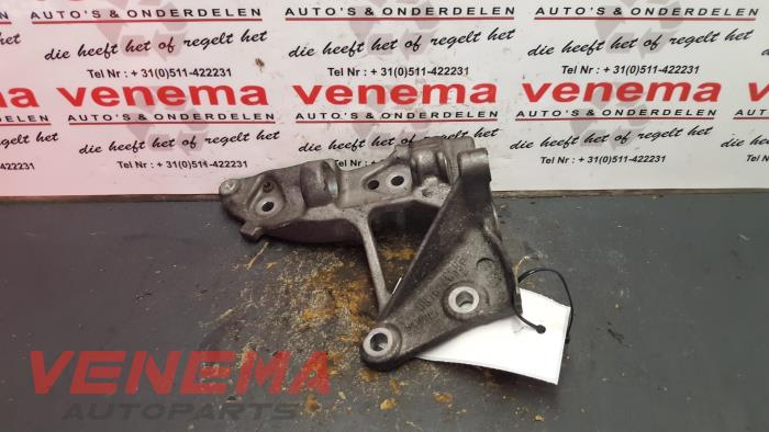 Usagé Support dynamo bas Ford Focus C-Max 1.6 TDCi 16V Euro III Kat. Prix € 14,99 Règlement à la marge proposé par Venema Autoparts