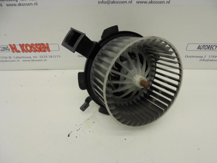 Heating and ventilation fan motor from a Smart Fortwo Coupé (451.3) Electric Drive 2014