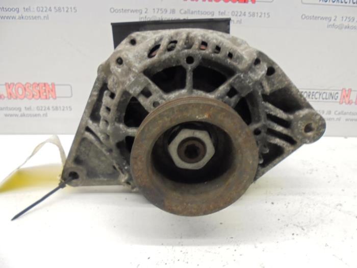 Dynamo van een Renault Kangoo (KC) 1.4 1998