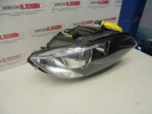 Used Headlight, right BMW 3 serie (E93) 328i 24V Price on request offered by N Kossen Autorecycling BV