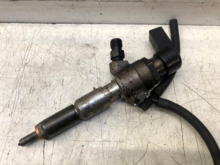 Usagé Injecteurs Ford Fiesta 5 (JD/JH) 1.4 TDCi Prix sur demande proposé par N Kossen Autorecycling BV