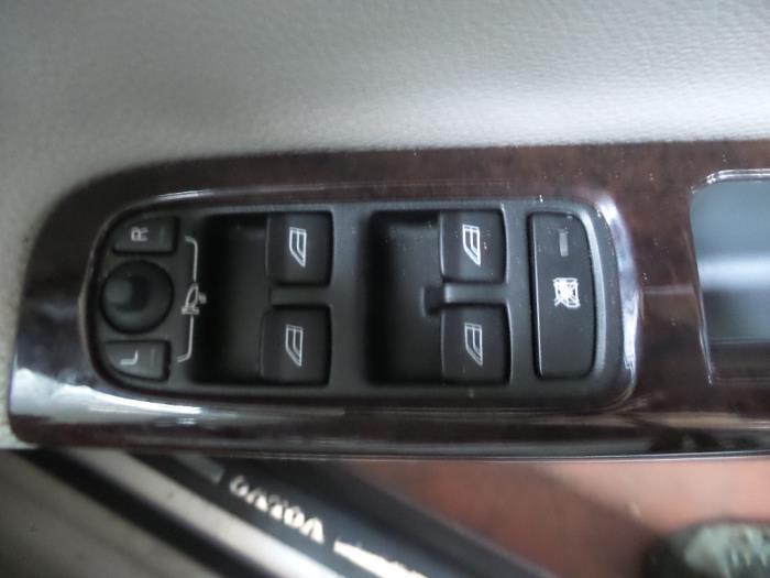 Używane Przelacznik lusterka Volvo S40 Cena na żądanie oferowane przez N Kossen Autorecycling BV