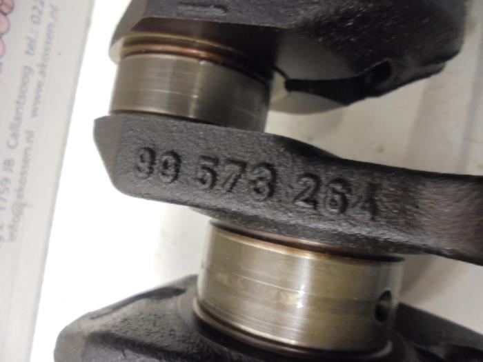 Crankshaft from a Opel Corsa C (F08/68) 1.2 16V 2001