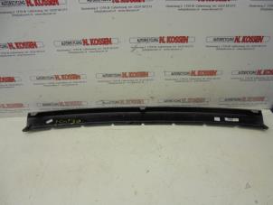 Used Front bumper strip, central Renault Clio III (BR/CR) 1.2 16V 75 Price on request offered by N Kossen Autorecycling BV
