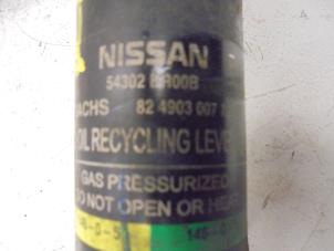 Used Front shock absorber rod, right Nissan Qashqai (J10) 1.6 16V Price on request offered by N Kossen Autorecycling BV