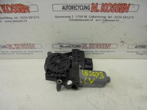 Usados Motor de ventanilla de puerta Audi A4 (B5) 1.8 20V Precio de solicitud ofrecido por N Kossen Autorecycling BV
