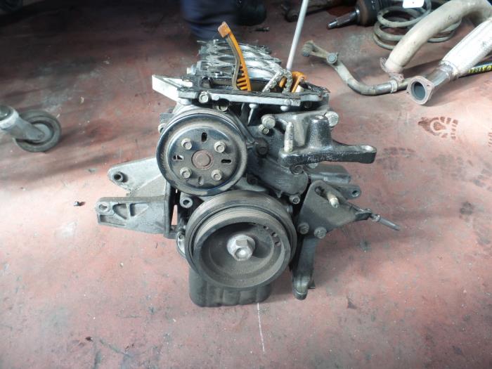 Usagé Bielle Nissan Almera Tino Prix sur demande proposé par N Kossen Autorecycling BV