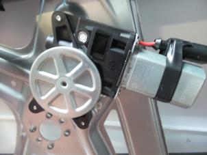 Usagé Mécanique vitre 2portes avant gauche Smart Fortwo Coupé (451.3) Electric Drive Prix sur demande proposé par N Kossen Autorecycling BV