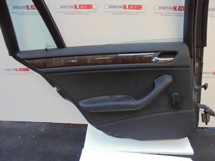 Rear door trim 4-door, left from a BMW 3 serie Touring (E46/3) 318i 16V 2003