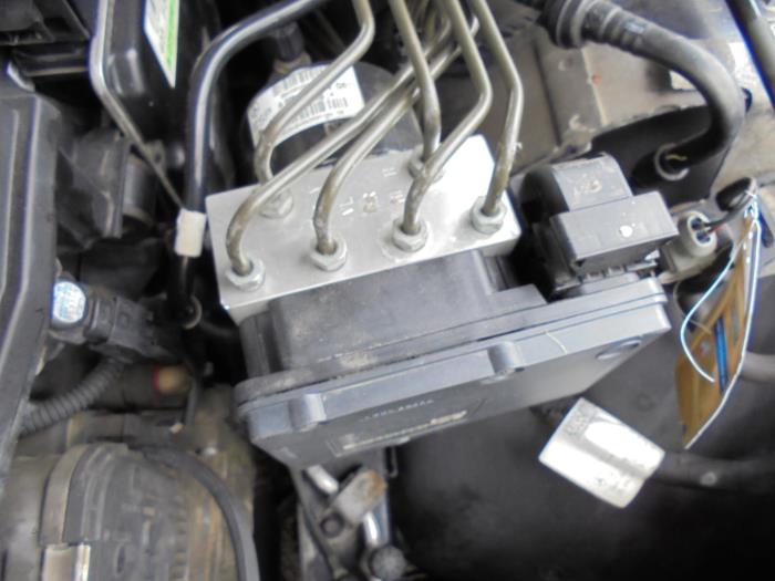 Usagé Bloc ABS Mercedes C-Klasse Prix sur demande proposé par N Kossen Autorecycling BV
