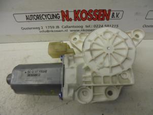 Usados Motor de ventanilla de puerta Chrysler Voyager Precio de solicitud ofrecido por N Kossen Autorecycling BV