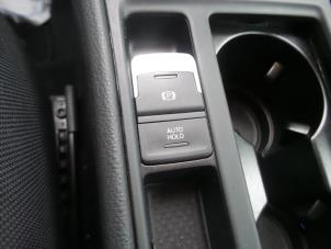 Usagé Commutateur frein à main Volkswagen Golf VII (AUA) 1.6 TDI BlueMotion 16V Prix sur demande proposé par N Kossen Autorecycling BV