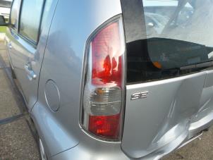 Używane Tylne swiatlo pozycyjne lewe Daihatsu Sirion Cena na żądanie oferowane przez N Kossen Autorecycling BV