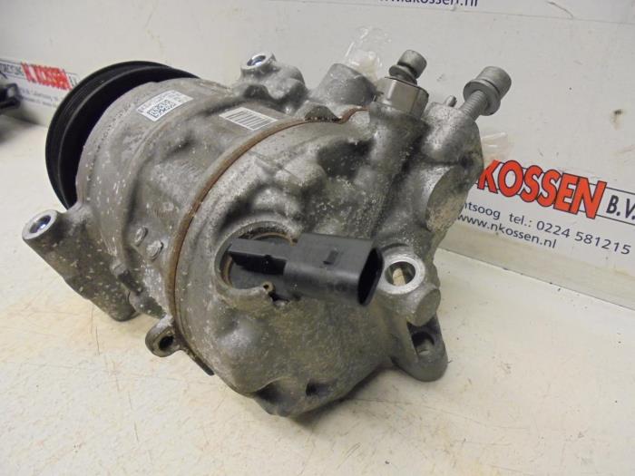 Air conditioning pump from a Volkswagen Golf VII (AUA) 1.6 TDI BlueMotion 16V 2013