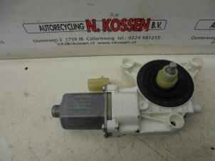 Usados Motor de ventanilla de puerta Chrysler Voyager Precio de solicitud ofrecido por N Kossen Autorecycling BV