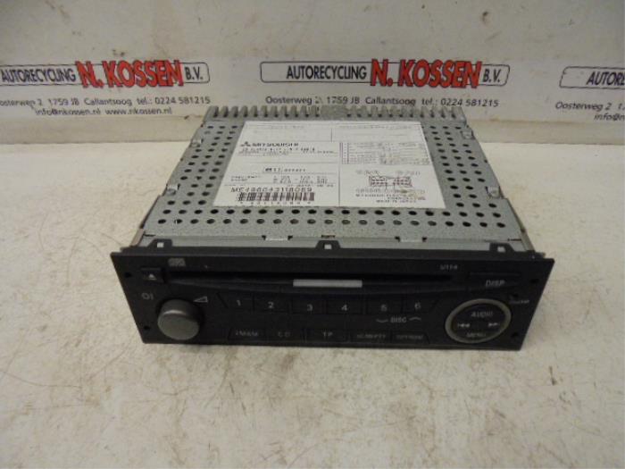 Radio CD player from a Mitsubishi Grandis (NA) 2.0 DI-D 16V 2007
