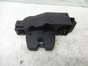 Used Minibus/van rear door lock mechanism Peugeot 307 SW (3H) 1.6 HDi 16V Price on request offered by N Kossen Autorecycling BV