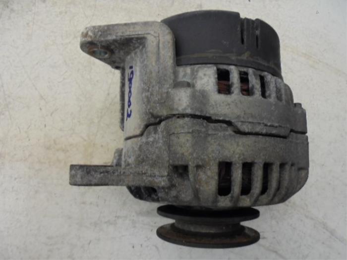 Gebrauchte Dynamo Nissan Terrano II (R20/TR50) 2.7 TDi Preis auf Anfrage angeboten von N Kossen Autorecycling BV