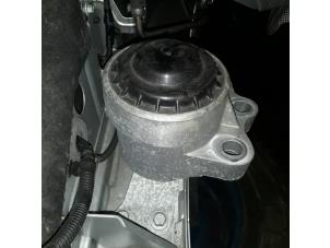 Used Engine mount Ford Transit Price on request offered by N Kossen Autorecycling BV