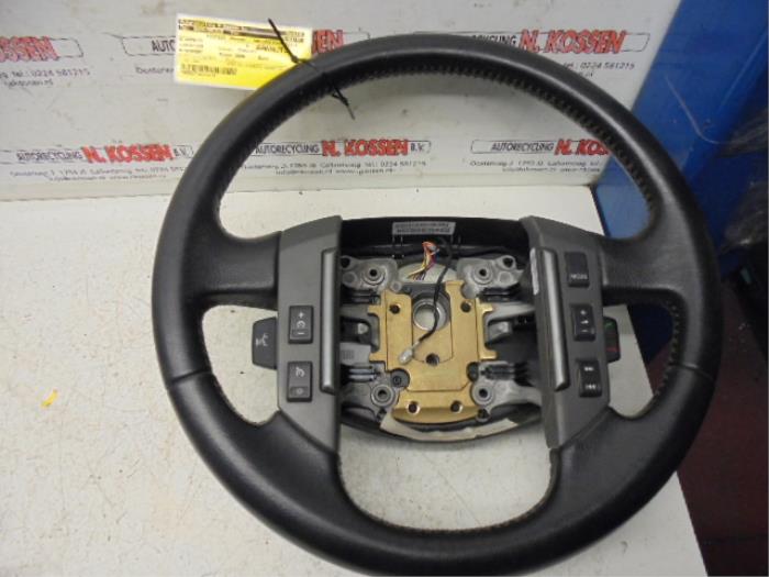 Steering wheel from a Land Rover Discovery III (LAA/TAA) 2.7 TD V6 2006