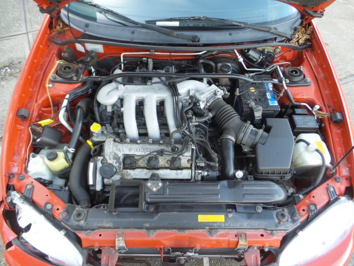 Motor van een Mazda MX-3 1.8i V6 24V 1998