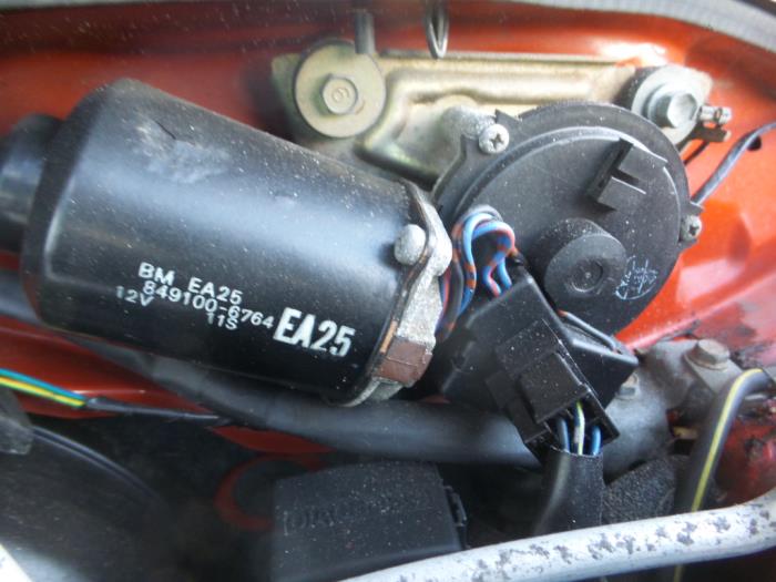 Motor limpiaparabrisas delante de un Mazda MX-3 1.8i V6 24V 1998