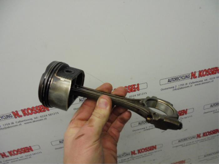 Used Piston Daihatsu Materia Price on request offered by N Kossen Autorecycling BV
