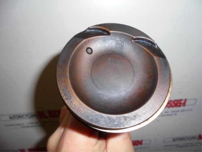 Used Piston Daihatsu Materia Price on request offered by N Kossen Autorecycling BV