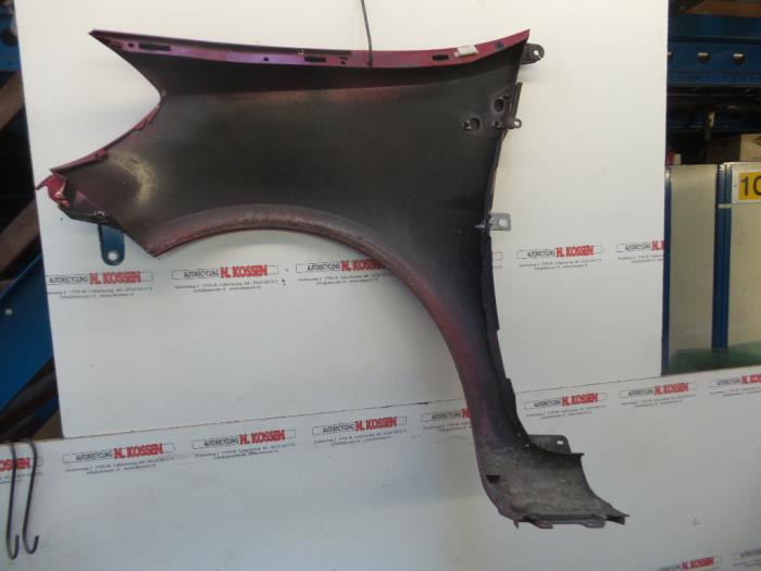 Front wing, right from a Renault Clio III Estate/Grandtour (KR) 1.2 16V 75 2008