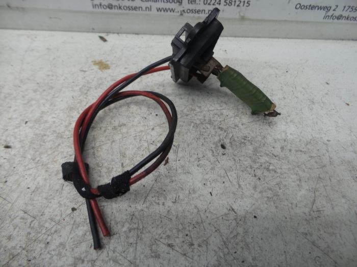 Heater resistor from a Renault Twingo II (CN) 1.2 16V 2014