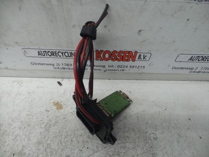 Heater resistor from a Renault Twingo II (CN) 1.2 16V 2014