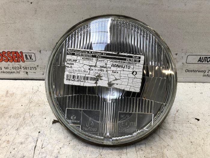 Używane Reflektor lewy Mazda MX-5 (NA18/35/6C/8C) 1.6i 16V Cena na żądanie oferowane przez N Kossen Autorecycling BV