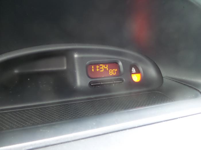 Begagnade Innerdisplay Renault Megane (EA) 1.4 16V Pris på förfrågan erbjuds av N Kossen Autorecycling BV