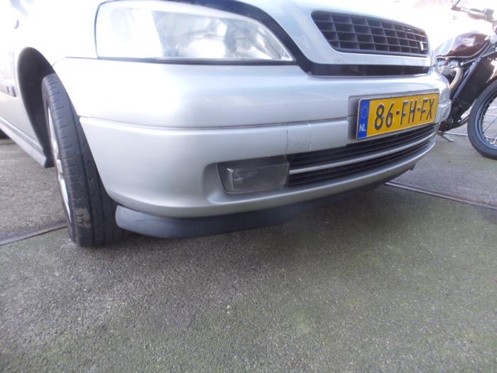 Feu antibrouillard avant droit d'un Opel Astra G (F08/48) 1.6 16V 2000