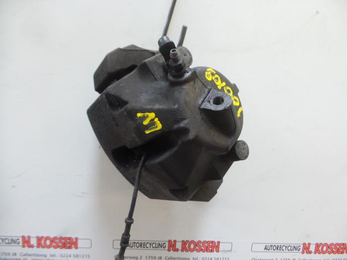 Gebrauchte Bremszange links vorne BMW 3 serie (E93) 325i 24V Preis auf Anfrage angeboten von N Kossen Autorecycling BV