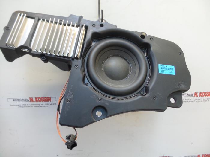 volvo xc90 subwoofer