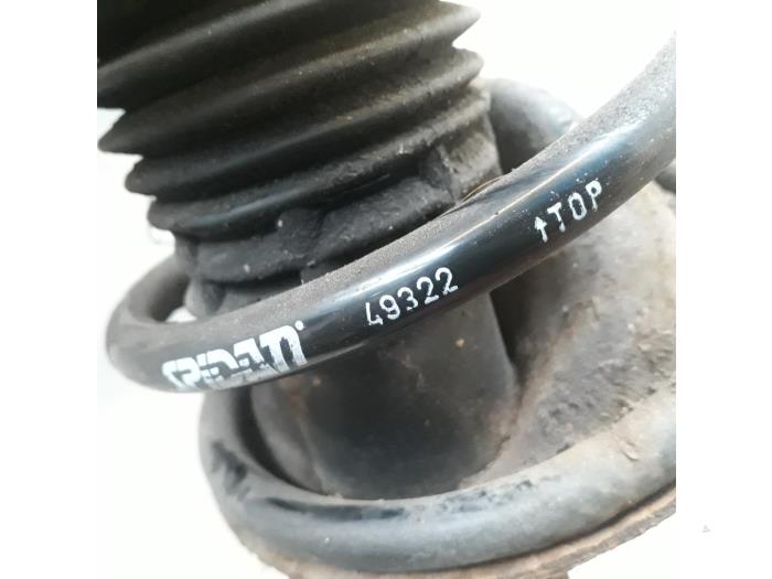 Front spring screw from a Ford Ka I 1.3i 2004