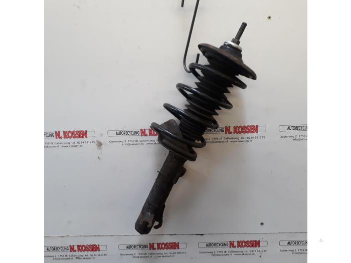 Front spring screw from a Ford Ka I 1.3i 2004