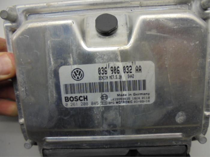 Engine management computer from a Volkswagen Golf V (1K1) 1.4 16V 2004