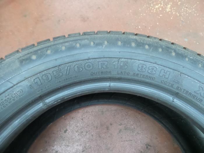 Tyre with tyre size 195/60/15 - MICHELIN