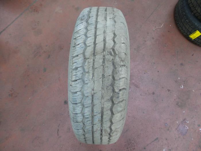 Używane Opona Cena na żądanie oferowane przez N Kossen Autorecycling BV