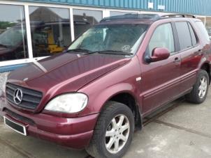 Used Windshield Mercedes ML-Klasse Price on request offered by N Kossen Autorecycling BV