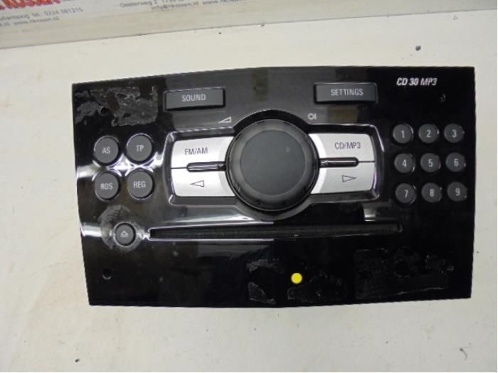 Reproductor de CD y radio de un Opel Corsa 2007